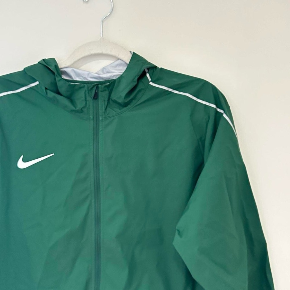 Nike green and white windbreaker